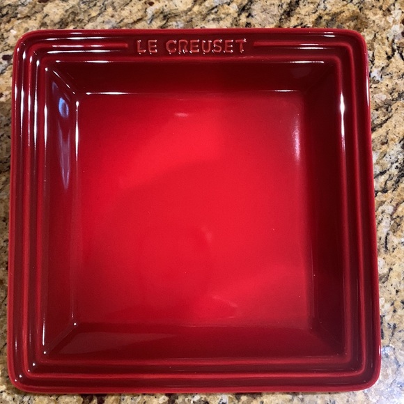 NWT Set of 2 Le Creuset Medium Oriental Square Plate w LC logo 21cm (Cerise) - Picture 5 of 14